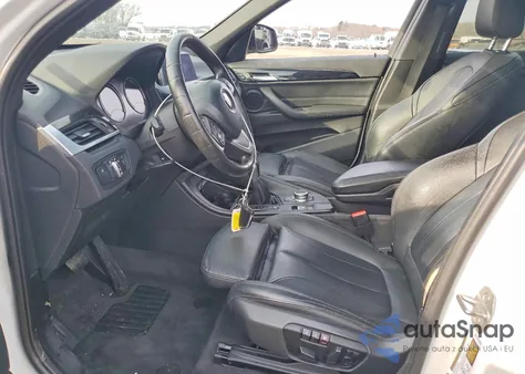 2018 BMW X1 xDrive28I z USA, uszkodzony, nr VIN WBXHT3C36J5L30296